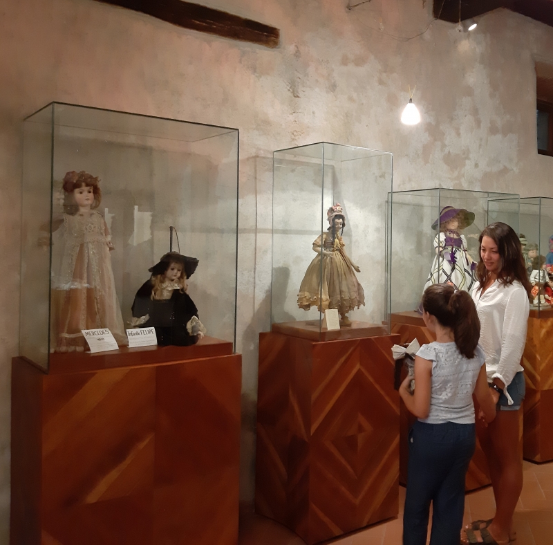 Aperture e visite speciali a Giugno nei Musei di Suvereto: Museo della Bambola e Rocca Aldobrandesca tra orari estivi e �Note di Vermentino�